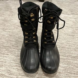 Sperry shearwater black boots.  Size 8.5. Worn twice.  Like new!
